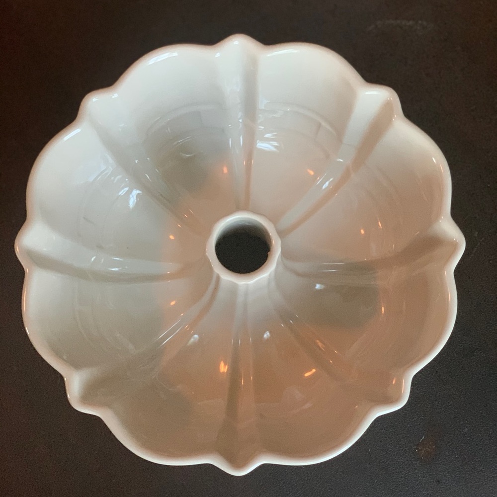 Longaberger woven traditions fluted cake pan.